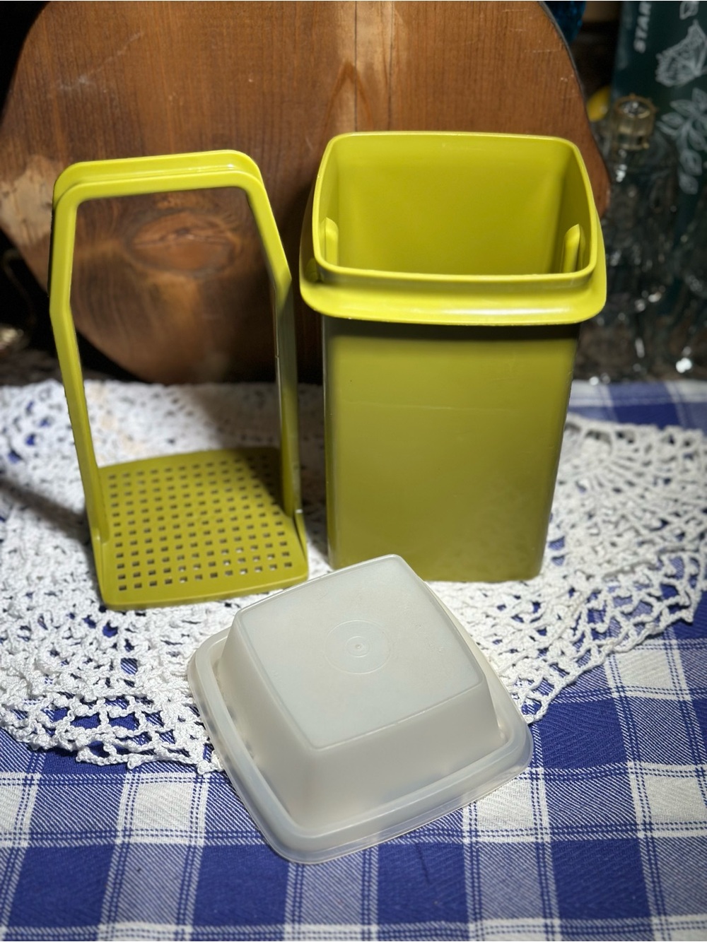 Vintage Tupperware Pickle Elevator